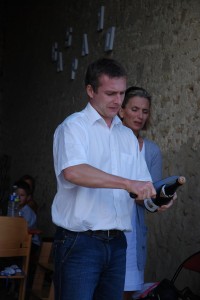 Yannick sabre le champagne