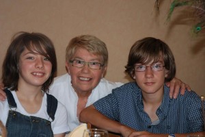 Coline Pasquier, mamie et Noé Albarracin.