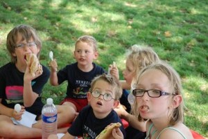 Pic-nic à Bordeaux, dans la nouvelle ville des cousines